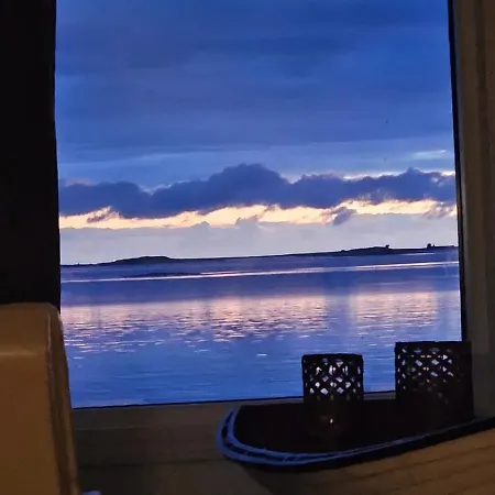 Casa vacanze Naustet Kvalvika Ligger Usjenert Til I Strandkanten Havutsikt Og Rolige Omgivelser Afjord