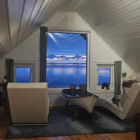 Casa vacanze Naustet Kvalvika Ligger Usjenert Til I Strandkanten Havutsikt Og Rolige Omgivelser Afjord